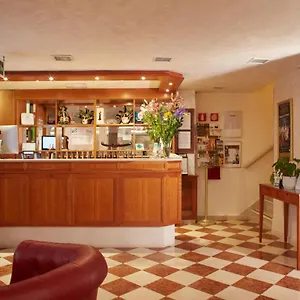 albergo-commercio-e-pellegrino.hotelinveneto.com/